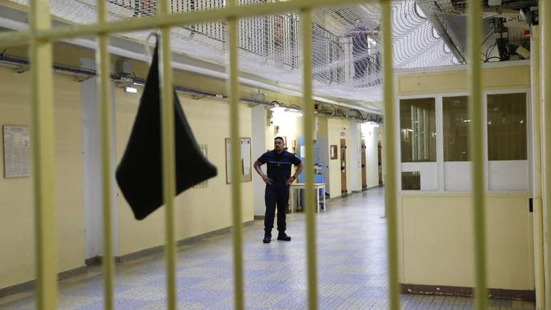 A prisão de Fresnes, perto de Paris, é uma das prisões mais superlotadas da França.
