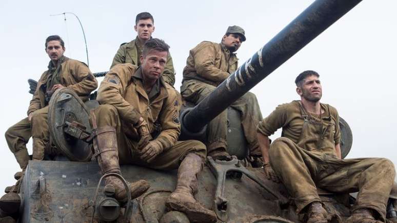 'Corações de Ferro' acompanha pequeno pelotão encarregado de eliminar nazistas no coração da Alemanha
