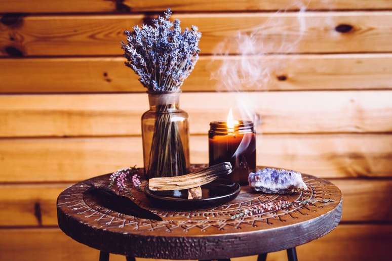 O incenso de lavanda promove a clareza mental e a conexão espiritual 