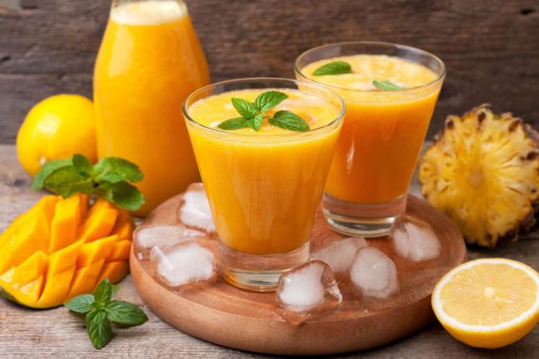 Suco de manga, abacaxi e hortelã 