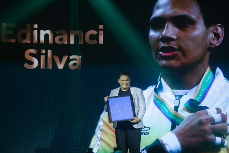 Ednanci Silva durante homenagem no Copacabana Palace.