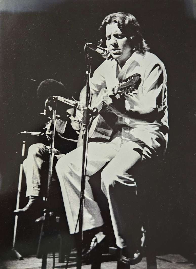 Ap&oacute;s um in&iacute;cio de carreira fulminante e com dois discos completamente diversos em dois anos, o artista resolve dar um tempo.