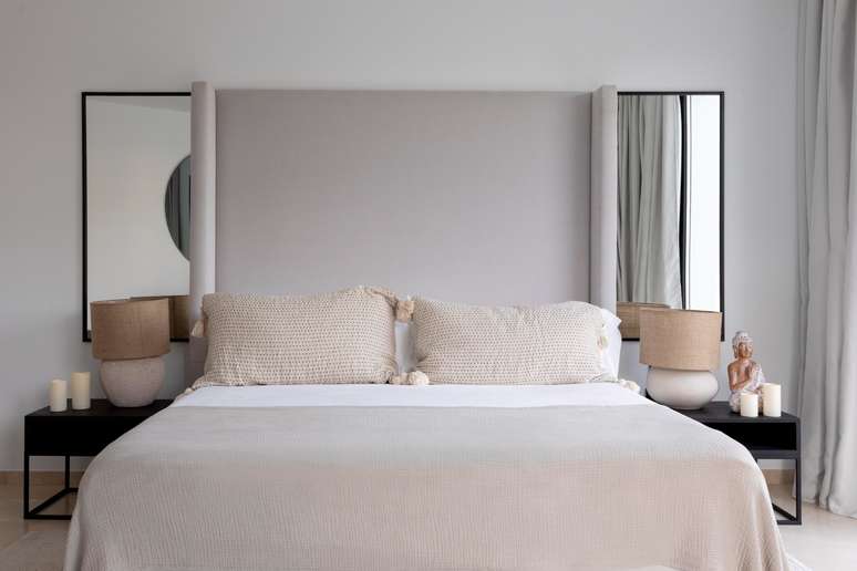 Para preservar a sintonia conjugal, a dica é manter no quarto objetos em pares, como luminárias e travesseiros