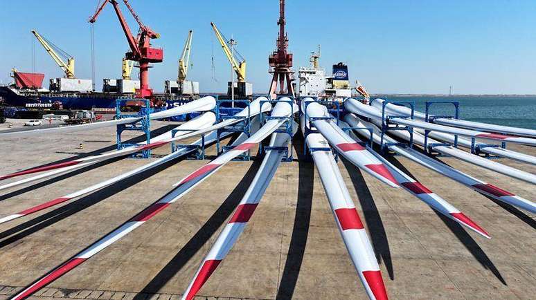 As turbinas e&oacute;licas est&atilde;o ficando cada vez mais altas e suas p&aacute;s, maiores, na tentativa de capturar mais energia do vento