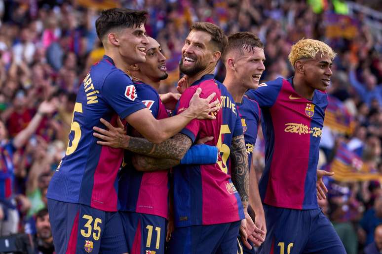 Los jugadores de Barcelona celebran la victoria en El Classic 