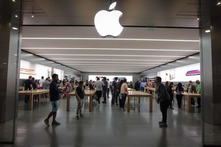 Apple vai usar dados de usuários para otimizar bateria de iPhones