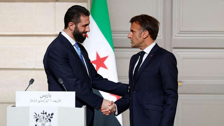 Na semana passada, Al-Sharaa encontrou-se com o presidente da Fran&ccedil;a, Emmanuel Macron, e pediu pelo fim das san&ccedil;&otilde;es