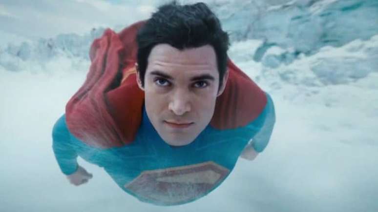 David Corenswet decola em cena de 'Superman'