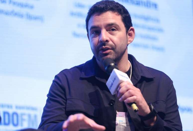 'Ao ajustar os semáforos com base em dados em tempo real, conseguimos diminuir o tempo de inatividade dos veículos, o que tem um impacto direto na redução de gases poluentes', diz Newton Neto, do Google