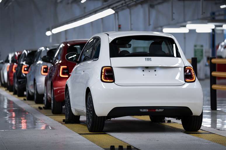 Novo Fiat 500 Hybrid na fábrica de Mirafiori (Itália)