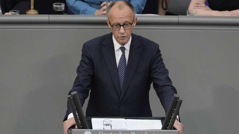 O chanceler alemão Friedrich Merz apresenta seu discurso de política geral no Bundestag, em 14 de maio de 2025. No centro de sua fala, a política externa, a ameaça russa e o fortalecimento da defesa europeia.
