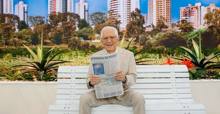 No banco da 'Praça' há quase 4 décadas, Carlos Alberto de Nóbrega, de 89 anos, é um dos apresentadores mais longevos da TV 