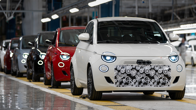 Novo Fiat 500 Hybrid na fábrica de Mirafiori (Itália)