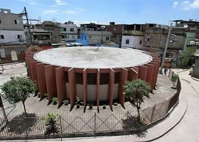 Igreja de São Daniel Profeta pouco deteriorada, mas já modificada: originalmente, não havia grade, e vãos tinham vidros.