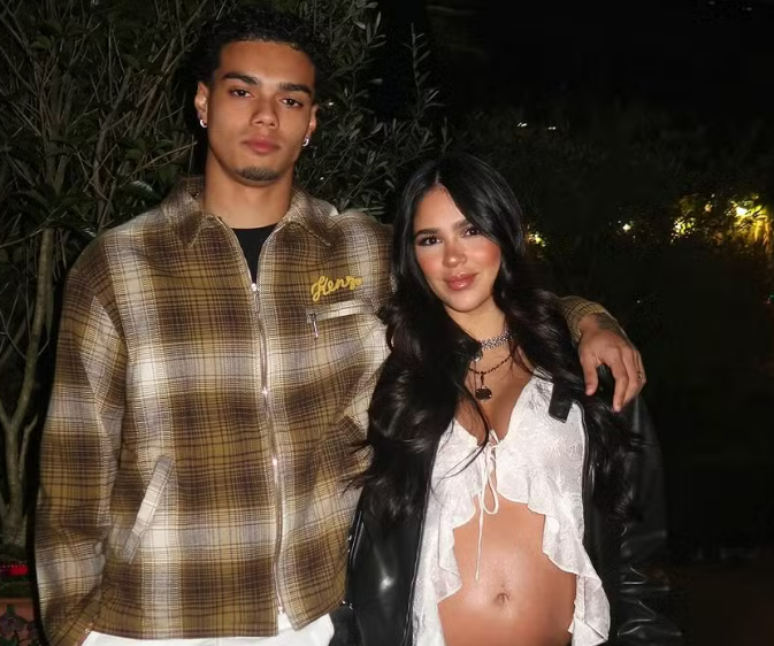 João Mendes y su novia Giovanna Buscacio