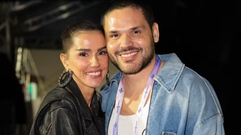 Deborah Secco says that he does not intend to exhibit appointments with the music producer by respect: “very discreet”