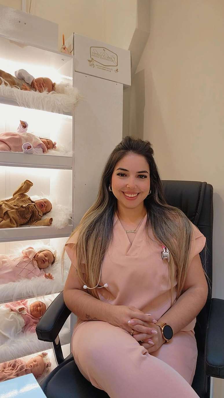 Gabriela Neves, de 31 anos, em seu ateli&ecirc;, em Londrina (PR)