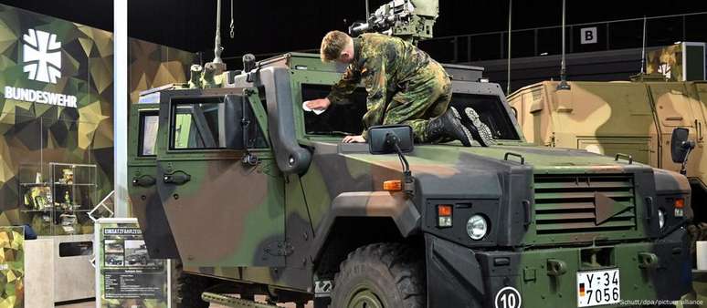 A Bundeswehr (Forças  Armadas alemãs) sofre com a falta de equipamentos e de novos recrutas