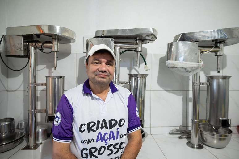 Máquinas que batem e extraem polpa do açaí estão paradas na casa de Tenório, que tem trabalhado como motorista de aplicativo