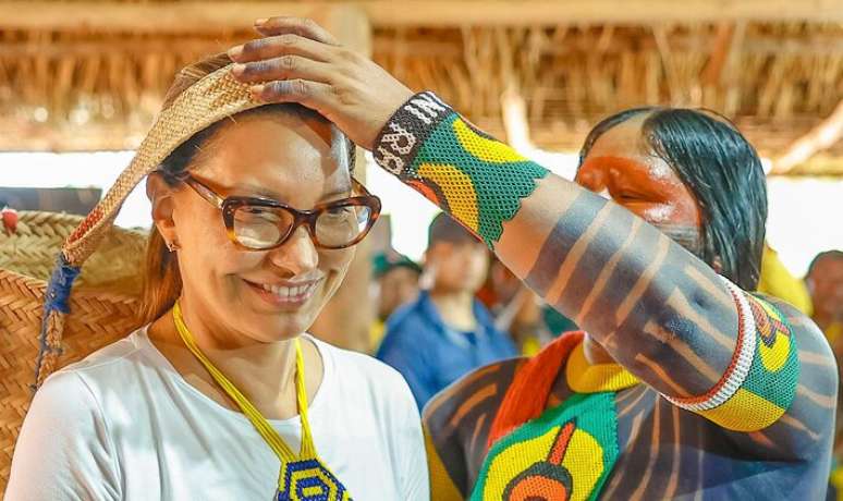 A primeira-dama Janja durante visita à Aldeia Piaraçu em Mato Grosso.