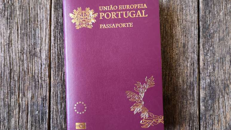 Like Italy, the United Kingdom and Portugal are limiting nationality, citizenship and immigration Like Italy, the United Kingdom and Portugal are limiting nationality, citizenship and immigration