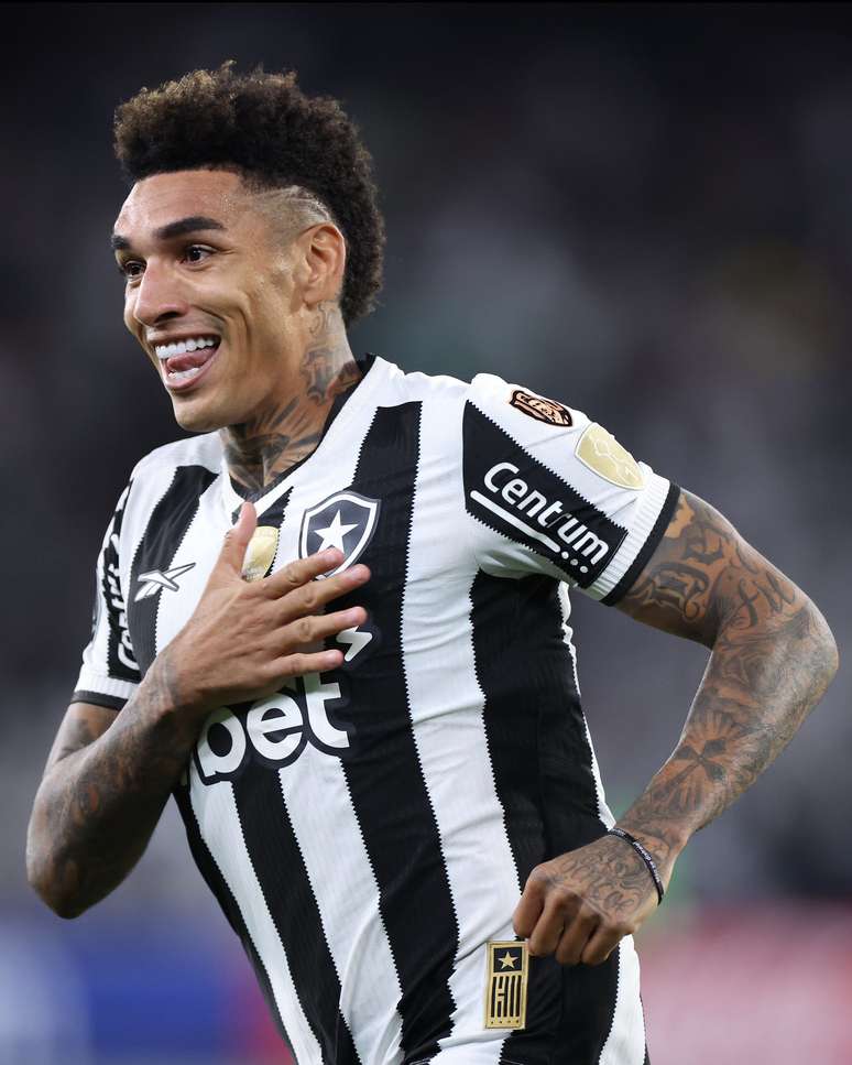 Igor Jesus comemorando o segundo gol do Botafogo 