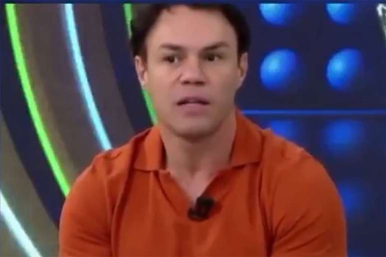 Kleber Gadiord en el momento del programa SBT ISNA (reproducción