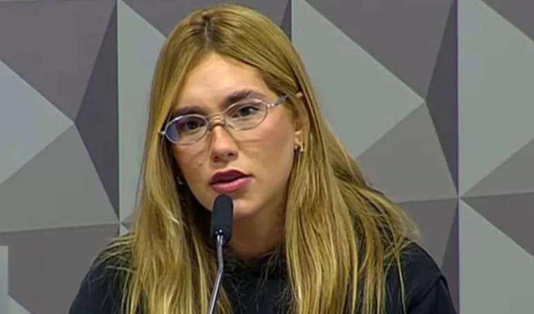 Virginia at the Betts CPI: we discovered the price of the glasses used by the influencer giving testimony to the Senate
