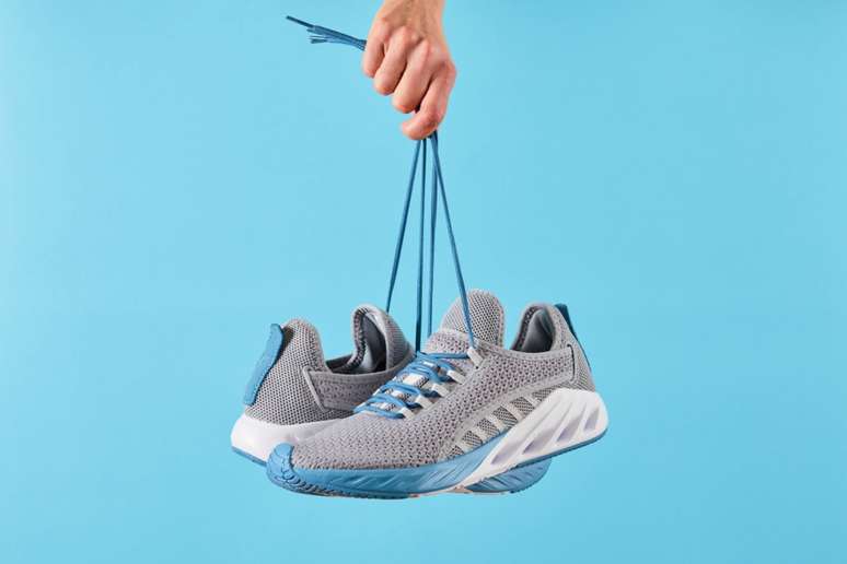 Las zapatillas de deporte de ejecución deben estar limpias y ser mejores del sistema de vertidos 