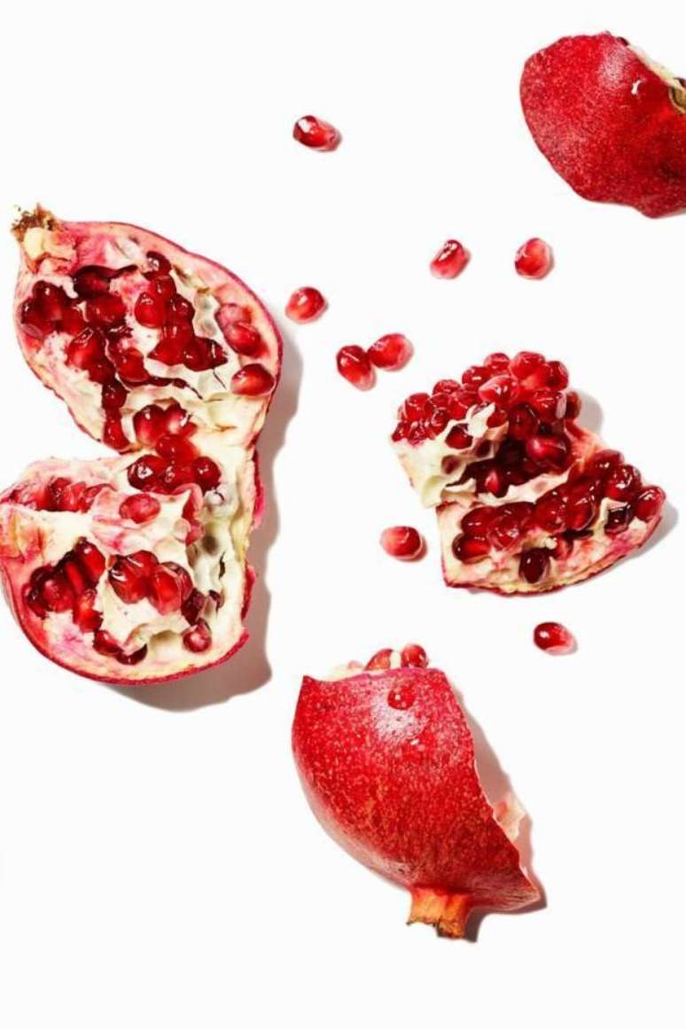 Pomegranate is one of the fruits with the largest amount of antioxidants Pomegranate is one of the fruits with the largest amount of antioxidants