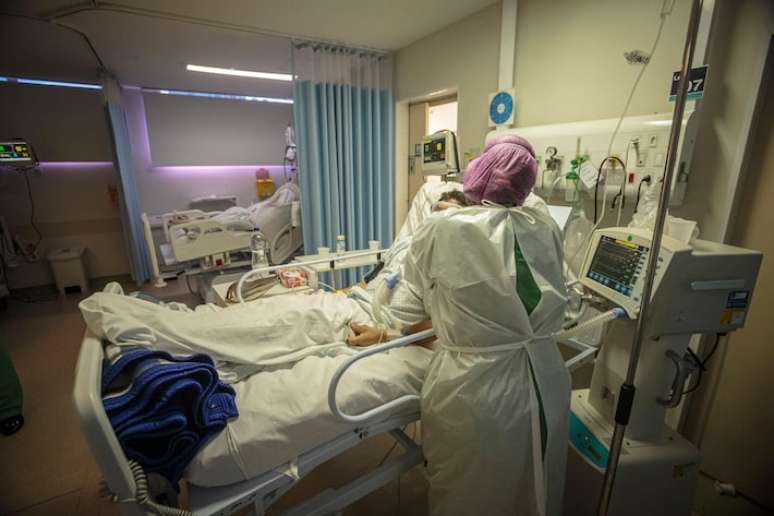 Foto de leito de UTI do Hospital Municipal da Bela Vista, em São Paulo, em 2021. Unidade atendia exclusivamente pacientes de covid-19.