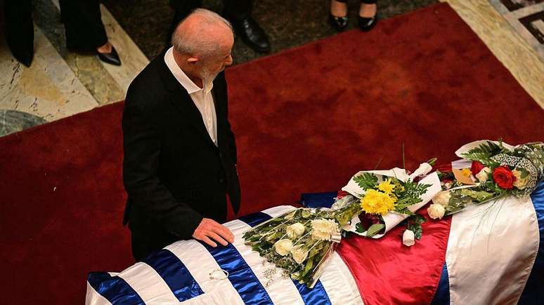 O presidente Luiz Inácio Lula da Silva se despediu do ex-presidente uruguaio José Mujica