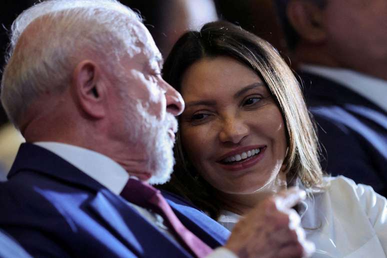 Todas as especialistas ouvidas pela BBC News Brasil disseram avaliar que um dos elementos que também ajuda a explicar o escrutínio sobre Janja é o machismo