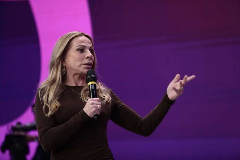 Cristina Rocha durante coletiva de imprensa do SBT