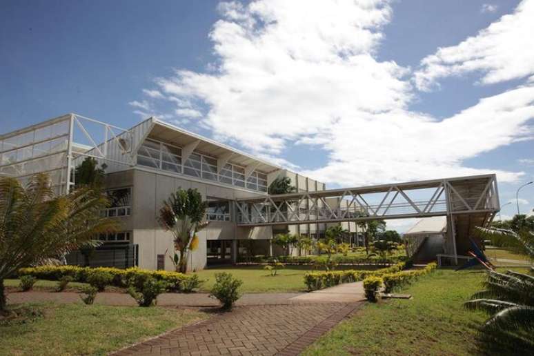 Estudante afirma que foi alvo de racismo por seguranças da PUC-Campinas.