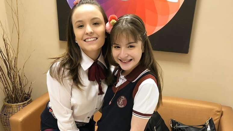 Larissa Manoela e Sophia Valverde em As Aventuras de Poliana