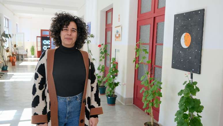 'Aqui, [todos] encontram um primeiro ponto de apoio. Um banho quente, uma cama, uma refei&ccedil;&atilde;o', diz Filipa Batista, diretora do centro para as migra&ccedil;&otilde;es