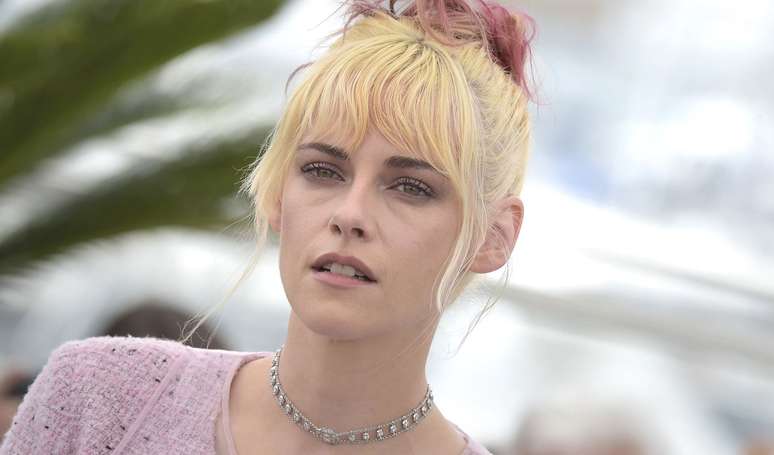 Kristen Stewart debuts pink hair and bets on a chanel look that breaks almost the new rules of the Cannes Film Festival