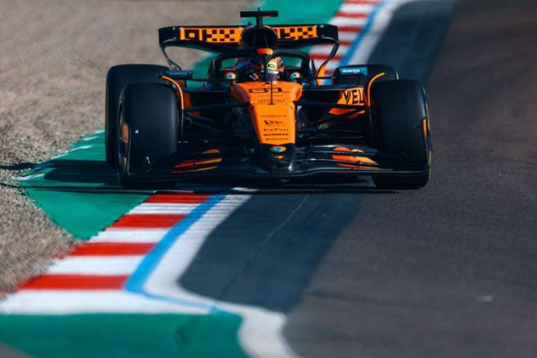 Oscar Piastri durante sessão de treinos em Imola