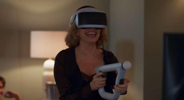 Odete Roitman (Débora Bloch) rindo ao matar personagens no game