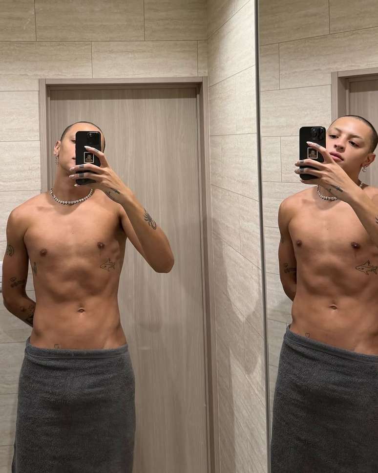 Pabllo Vittar Posa de Flagamano Pabllo Vittar Posa de Flagamano