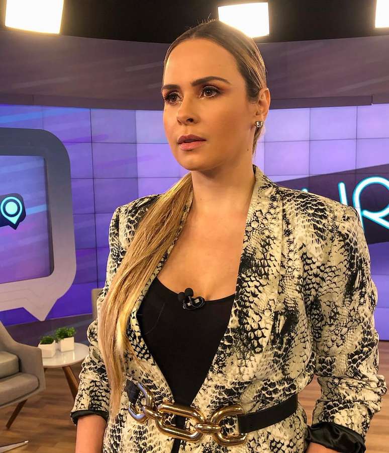 Ana Paula Renault passa por cirurgia de emergência após crise de dor