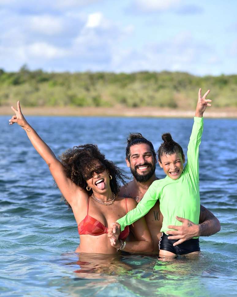 Sheron Menezzes relata susto em acidente do filho com moto elétrica