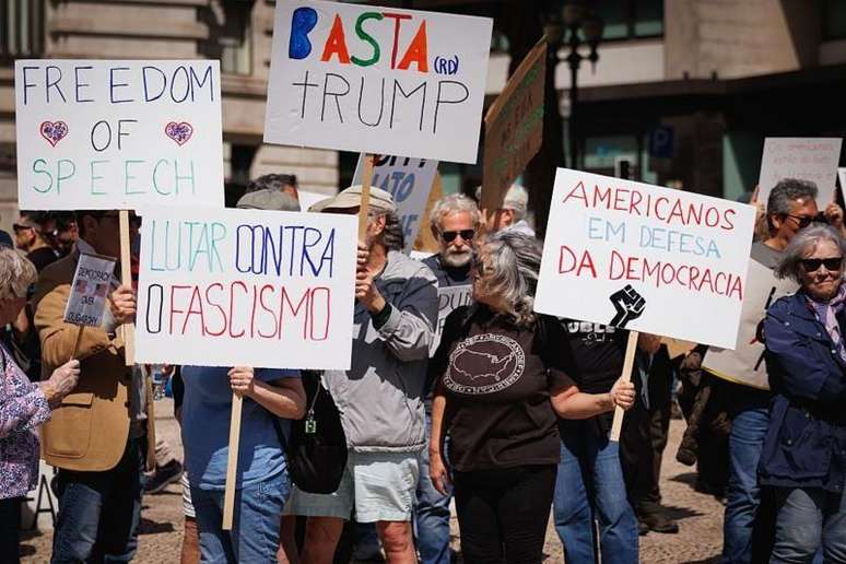 Protestos contra o governo Trump 2.0 tiveram lugar em algumas cidades europeias