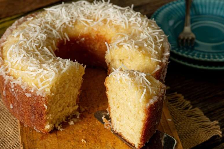 Coconut cake Coconut cake