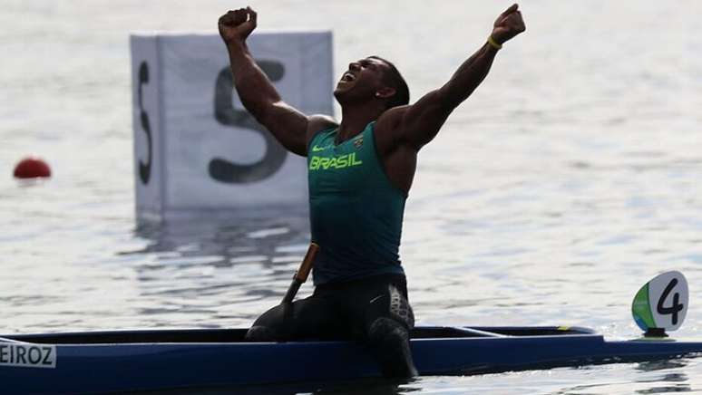 Isaquias Queiroz ficou com a medalha de ouro na etapa da Copa do Mundo de canoagem.