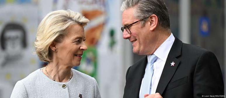 Presidente da Comissão Europeia, Ursula von der Leyen, e premiê britânico, Keir Starmer