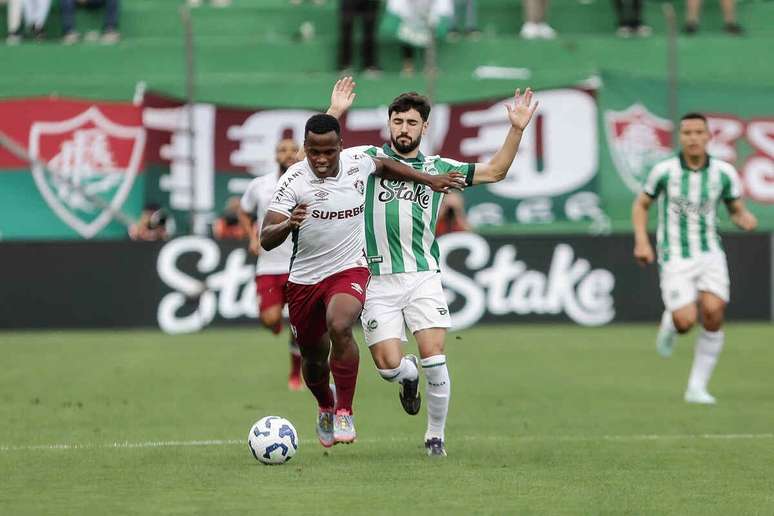 Tá Fluminense ag tabhairt aghaidh ar an óige tráthnóna inniu i Caxias do Sul don 9ú babhta de Chraobhchomórtas na Brasaíle 2025 -