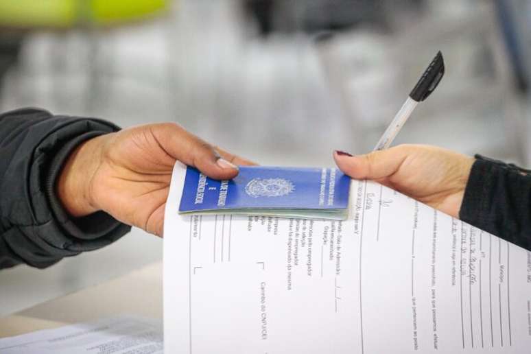 1631374179 03set2024alex rocharestingafeirao empregos 121