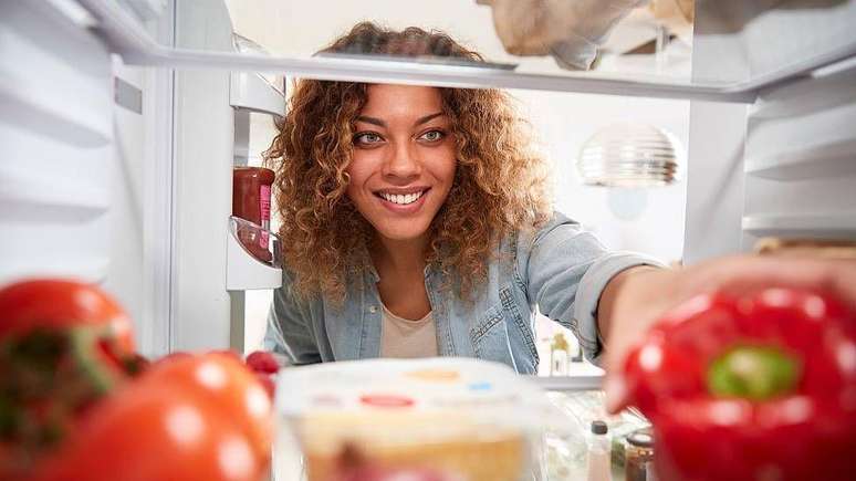 The place where the bacteria hide in your refrigerator